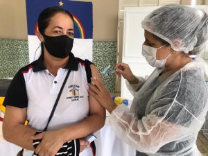Profissionais da Educação, CRAS, CREAS e Guardas Municipais são vacinados em Saloá!