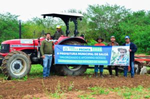 Programa Terra Pronta segue beneficiando agricultores de Saloá com aração de terra gratuita