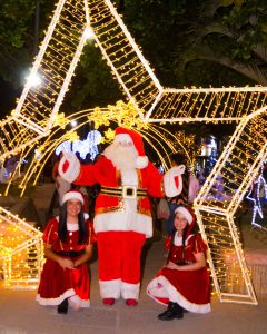 Prefeitura de Saloá realiza abertura oficial do Natal com chegada do Papai Noel de helicóptero