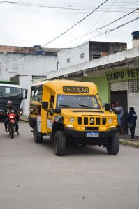 Prefeitura de Saloá realiza entrega de novo ônibus escolar e caçamba para o município